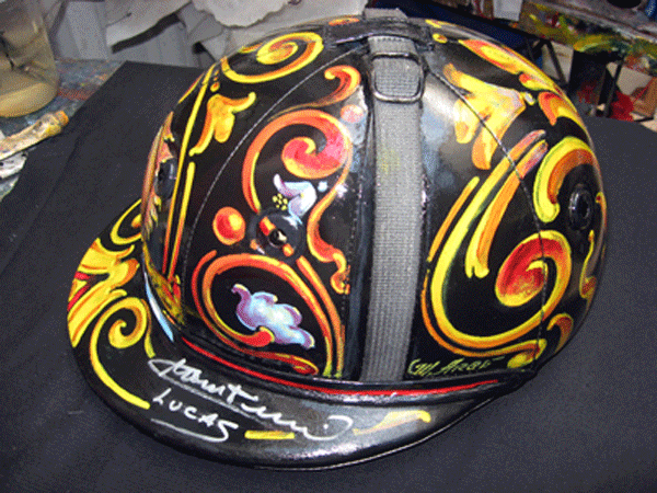 “Casco Fileteado” del polista 10 de hándicap Lucas Monteverde. Subastado por Polo & Art a beneficio de entidades de bien público, 2008.